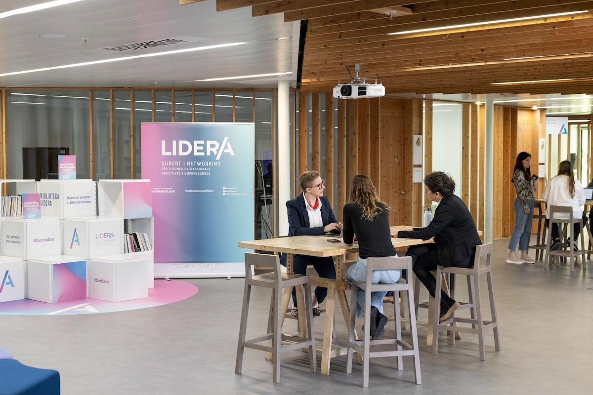 Dones a Lidera, de Barcelona Activa. 