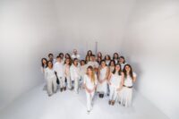 El nuevo espacio expositivo del futuro Thyssen, con los artistas. 