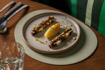 Entre motllures modernistes i jardí interior, Windsor ofereix un dels escenaris més elegants del Quadrat d’Or