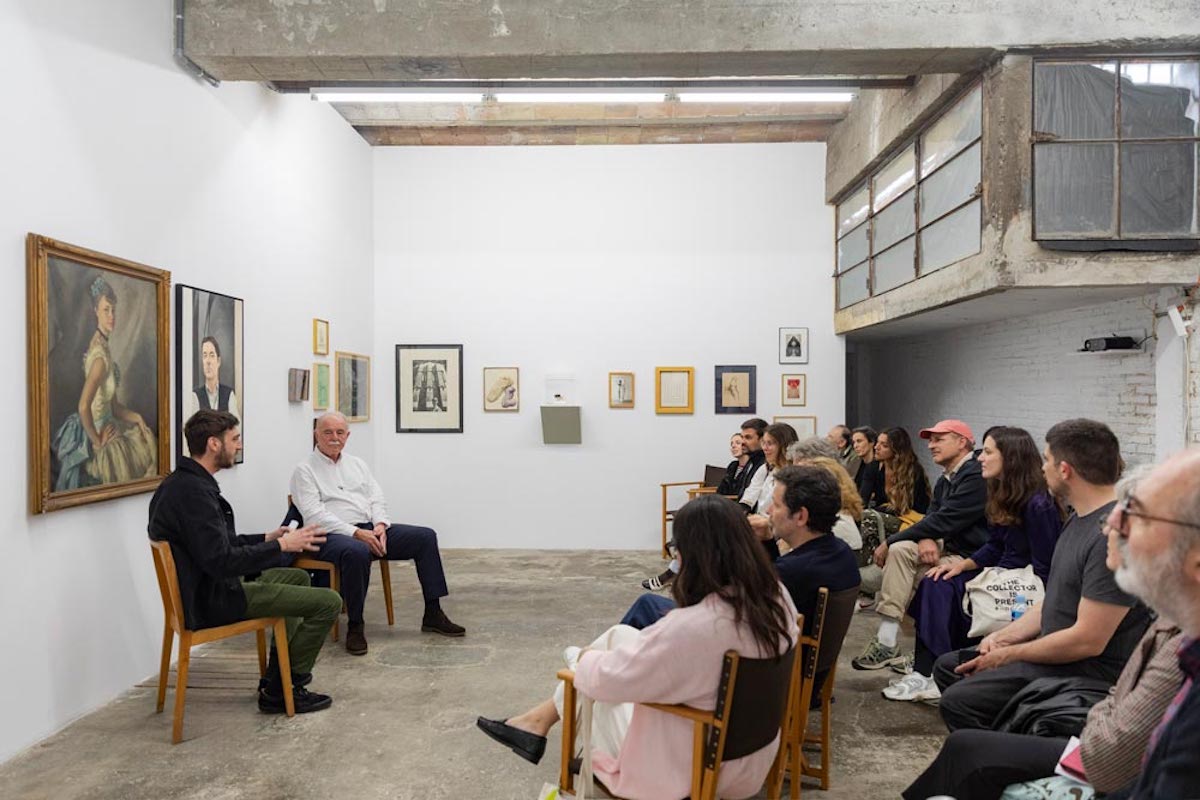 Conversació de Guillermo de Barnola i Tommaso Nabiuzzi sobre la col·lecció d’Antonio de Barnola a la Galería Alegría durant The Collector is Present. 