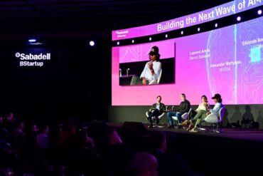 La taula rodona "Building the next wave of AI-native companies" al Banc Sabadell Stage.