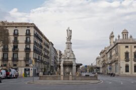 L'escultura Font del Geni Català al Pla de Palau.