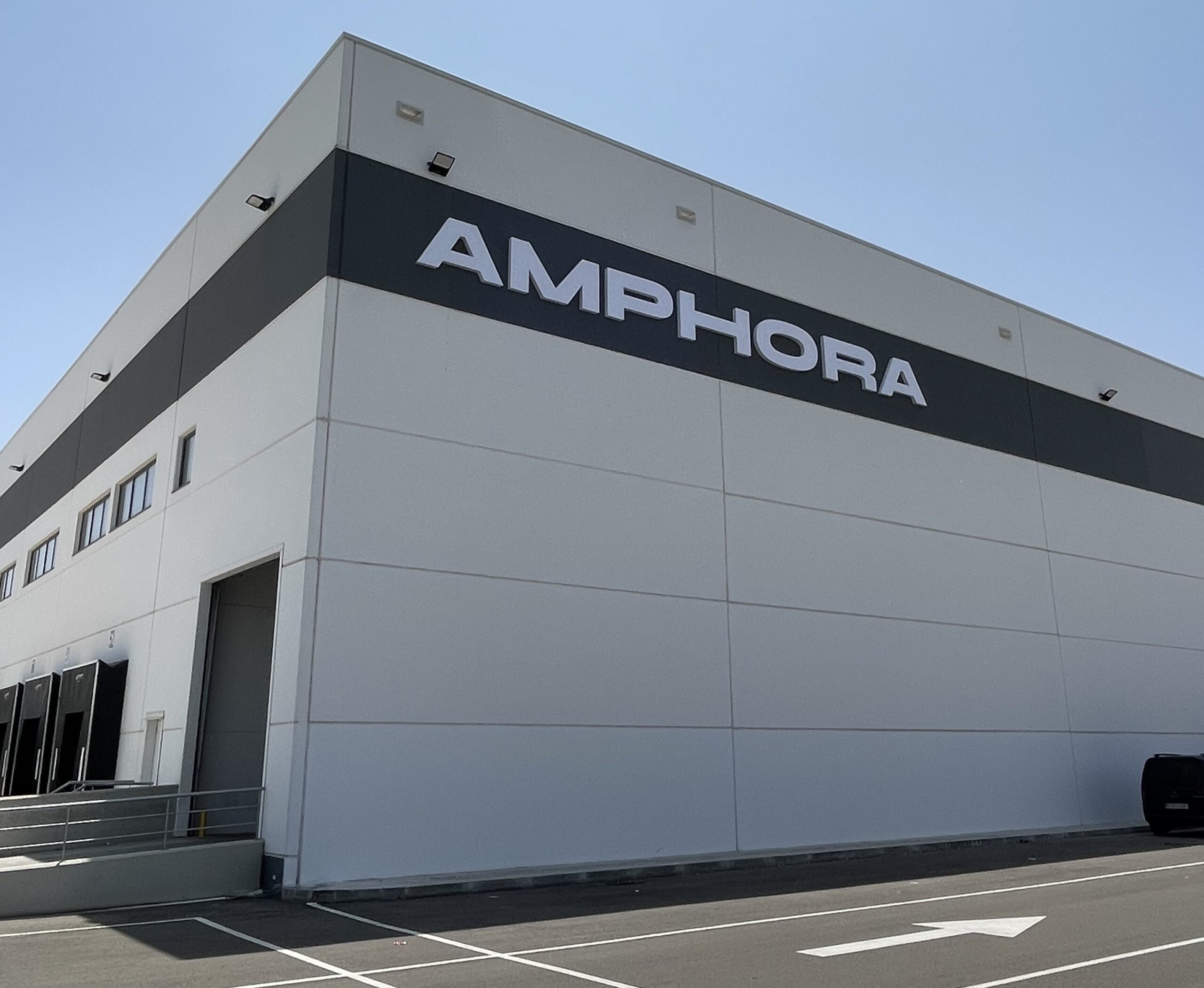 L’empresa va néixer a finals del 2020, en plena eclosió del comerç electrònic, impulsada per Joaquim Sant, Joan Tresserras i Adrià Cortés.