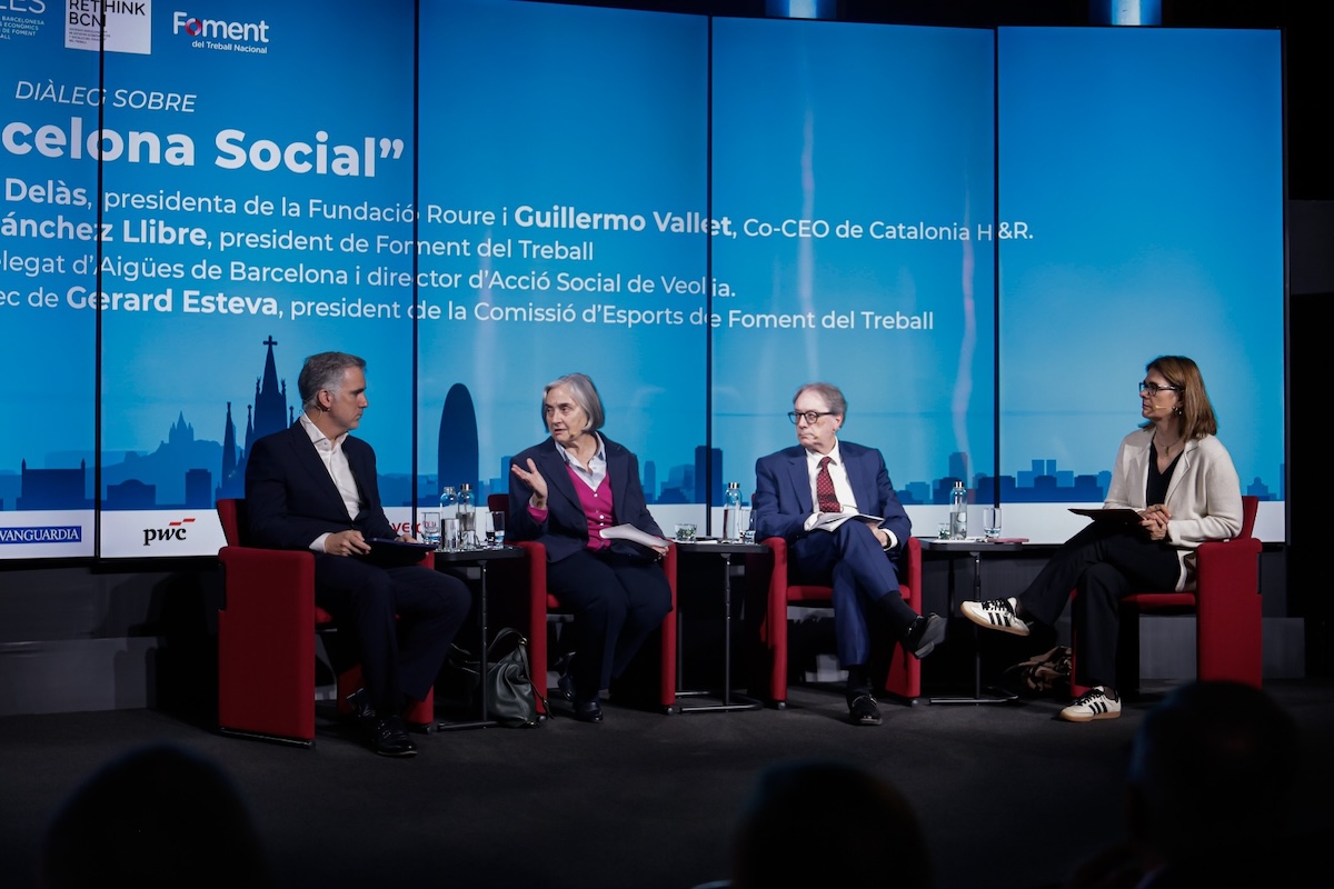 Guillermo Vallet, Llum Delàs y Marc Simón en el diálogo, moderado por la periodista Glòria Marín.