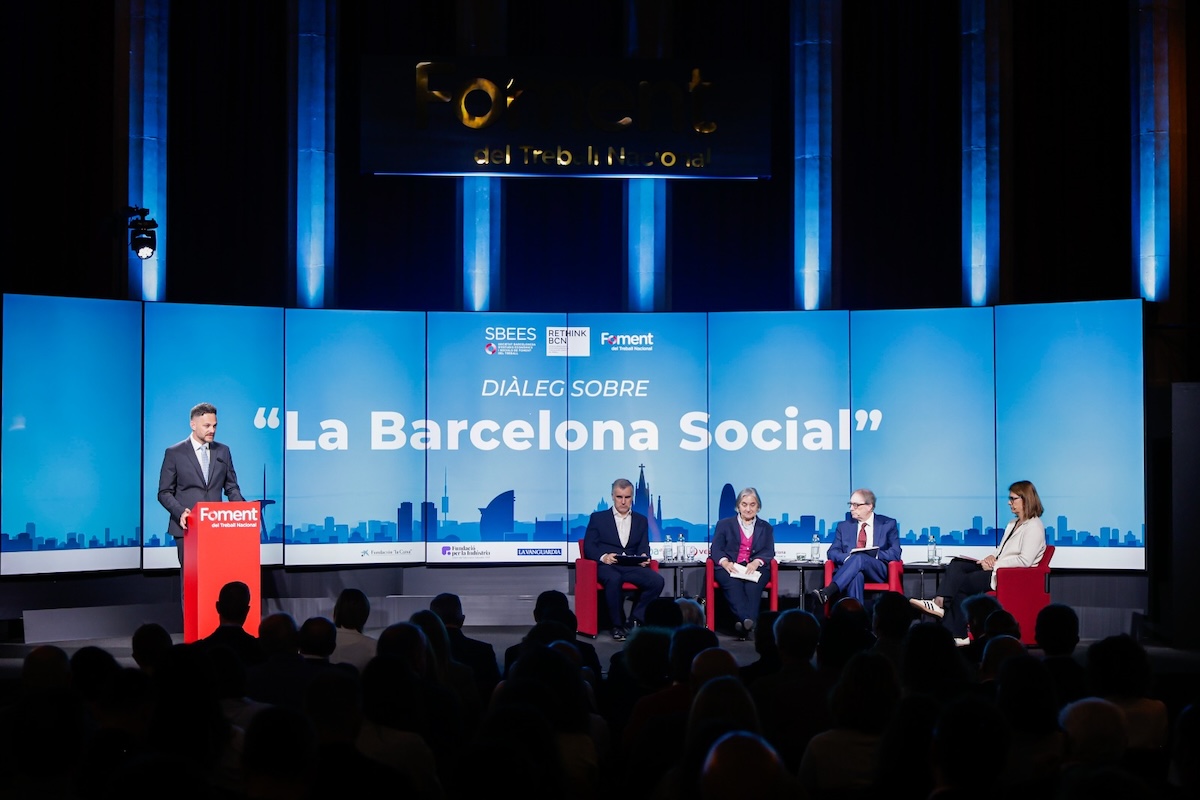 Felipe Campos junto a Guillermo Vallet, Llum Delàs y Marc Simón, con la periodista Glòria Marín