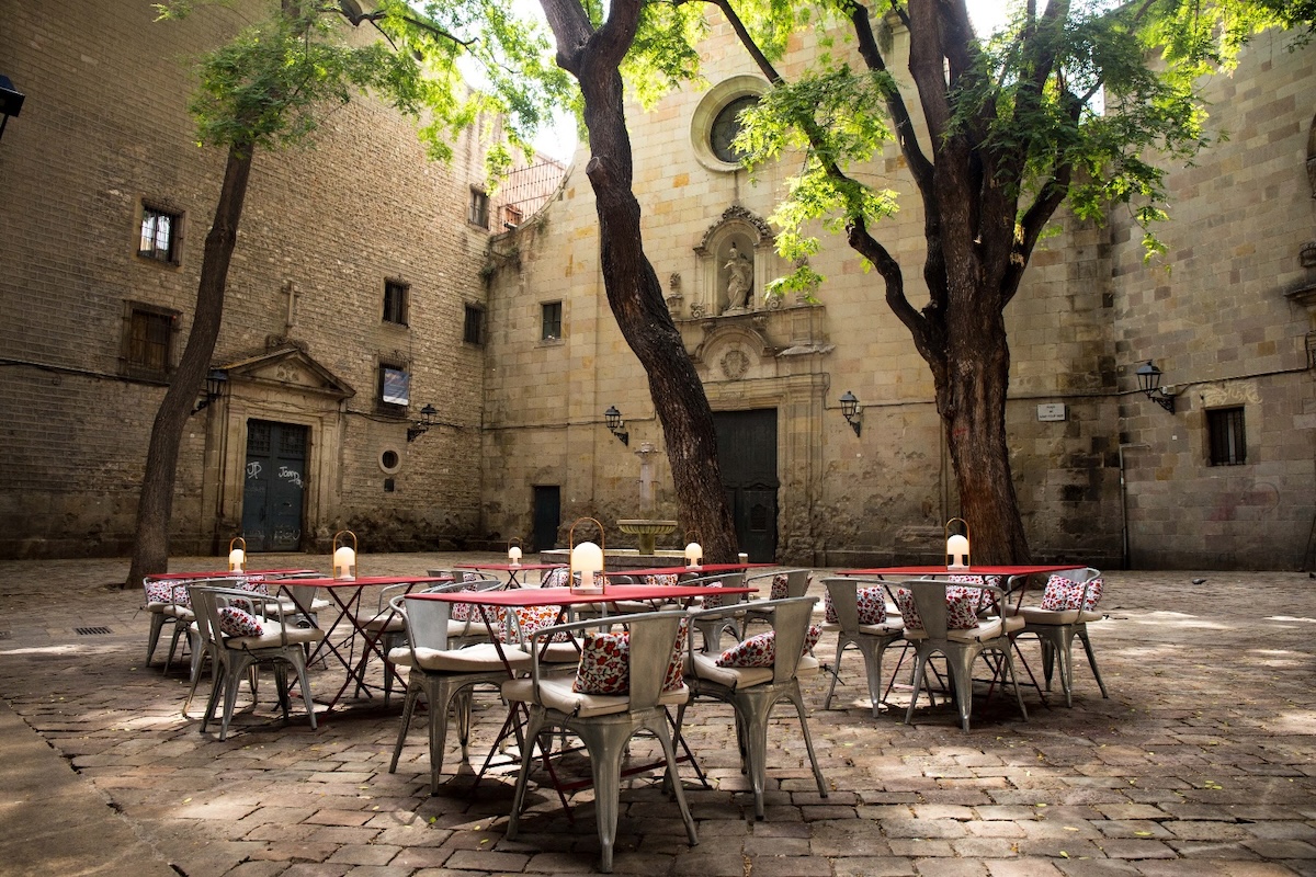 La terrassa de l'A Restaurant a la plaça Sant Felip Neri 