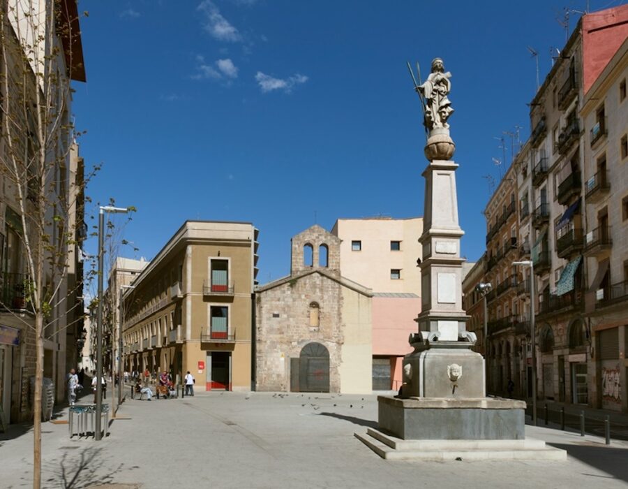 La plaça del Pedró amb la font de Santa Eulàlia