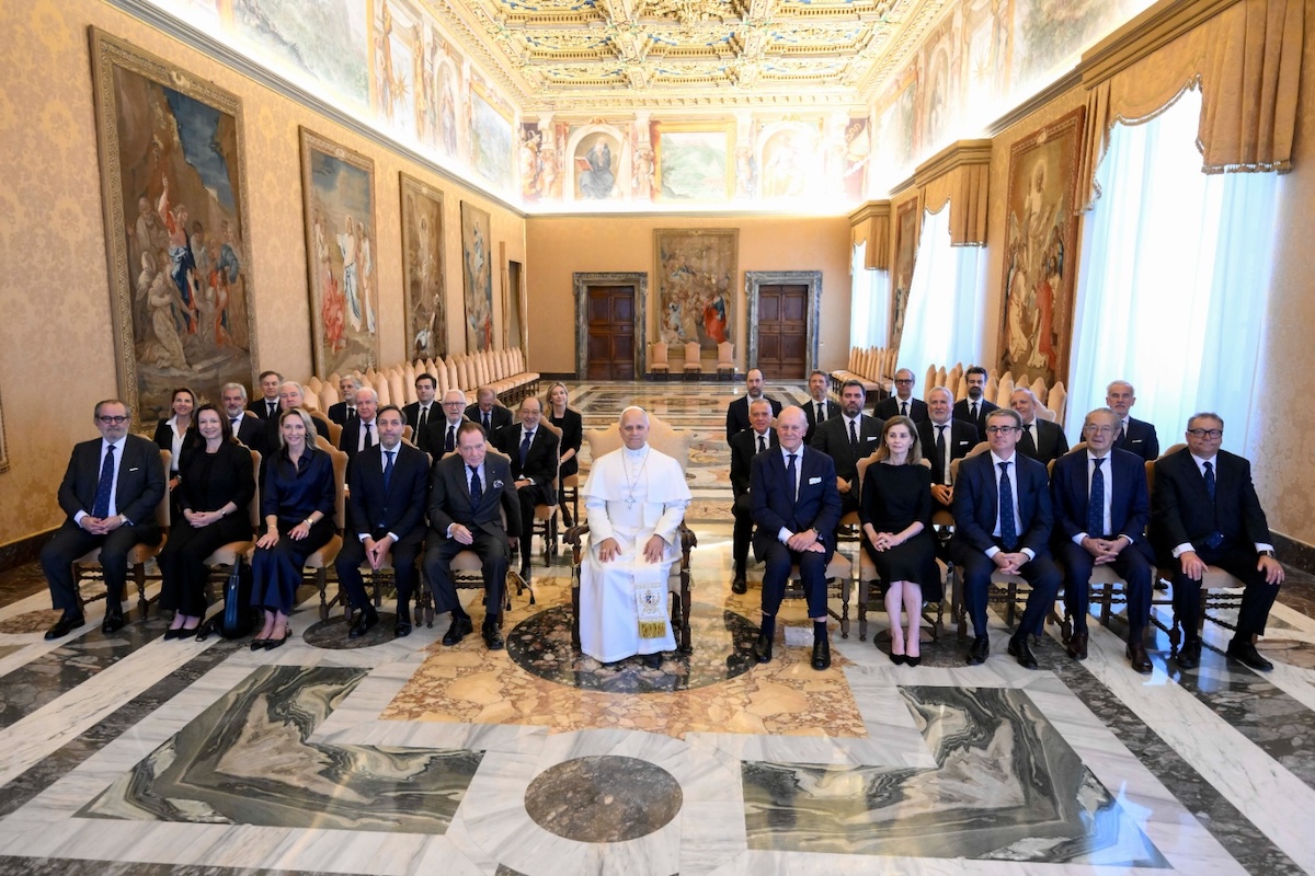 Comitiva del Círculo Ecuestre con el Papa, en el Vaticano.